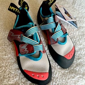 LA SPORTIVA OXYGYM CLIMBING SHOES SIZE 5.5, WHITE/CORAL NWT